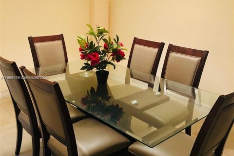 Condo in Aventura, Florida, 2 bedrooms № 2048249 - photo 7
