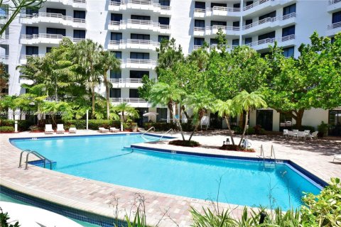 Condo in Aventura, Florida, 2 bedrooms № 2048249 - photo 25