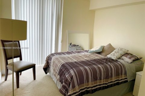 Condo in Aventura, Florida, 2 bedrooms № 2048249 - photo 12