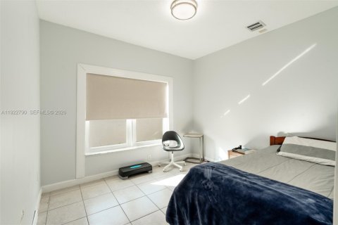 Villa ou maison à vendre à Pembroke Pines, Floride: 4 chambres, 141.77 m2 № 1995895 - photo 17