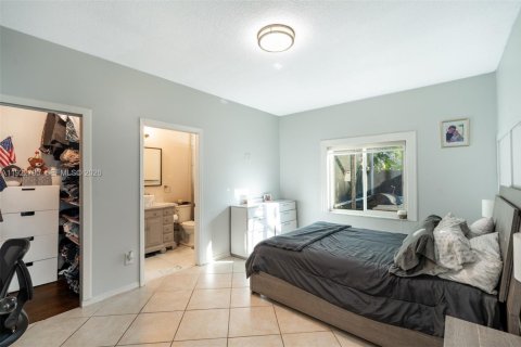 Villa ou maison à vendre à Pembroke Pines, Floride: 4 chambres, 141.77 m2 № 1995895 - photo 14