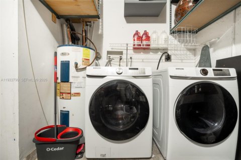 Villa ou maison à vendre à Pembroke Pines, Floride: 4 chambres, 141.77 m2 № 1995895 - photo 27