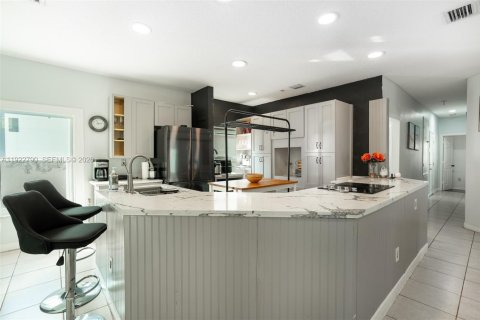 Villa ou maison à vendre à Pembroke Pines, Floride: 4 chambres, 141.77 m2 № 1995895 - photo 10