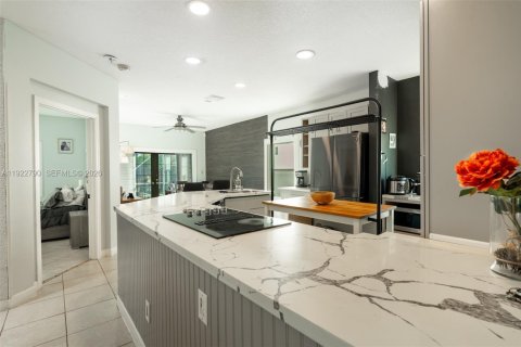 Villa ou maison à vendre à Pembroke Pines, Floride: 4 chambres, 141.77 m2 № 1995895 - photo 8