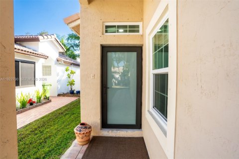 Villa ou maison à vendre à Pembroke Pines, Floride: 4 chambres, 141.77 m2 № 1995895 - photo 4