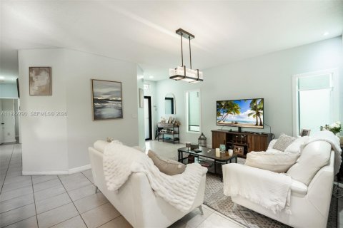 Villa ou maison à vendre à Pembroke Pines, Floride: 4 chambres, 141.77 m2 № 1995895 - photo 5