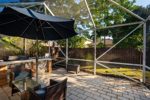 Villa ou maison à vendre à Pembroke Pines, Floride: 4 chambres, 141.77 m2 № 1995895 - photo 24