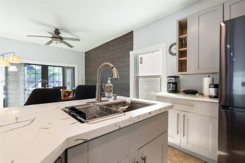 Villa ou maison à vendre à Pembroke Pines, Floride: 4 chambres, 141.77 m2 № 1995895 - photo 9