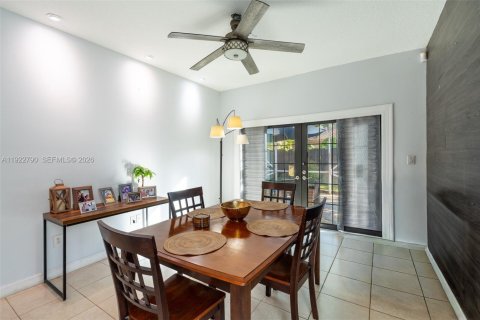 Villa ou maison à vendre à Pembroke Pines, Floride: 4 chambres, 141.77 m2 № 1995895 - photo 11