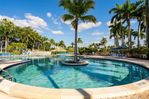 Villa ou maison à vendre à Pembroke Pines, Floride: 4 chambres, 141.77 m2 № 1995895 - photo 30
