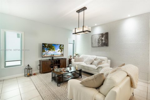 Villa ou maison à vendre à Pembroke Pines, Floride: 4 chambres, 141.77 m2 № 1995895 - photo 6