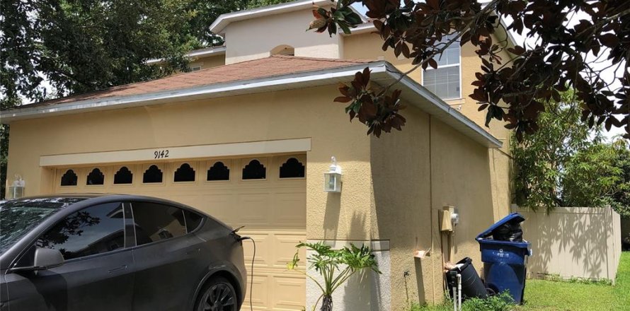 House in Land O' Lakes, Florida 3 bedrooms, 246.84 sq.m. № 1841376