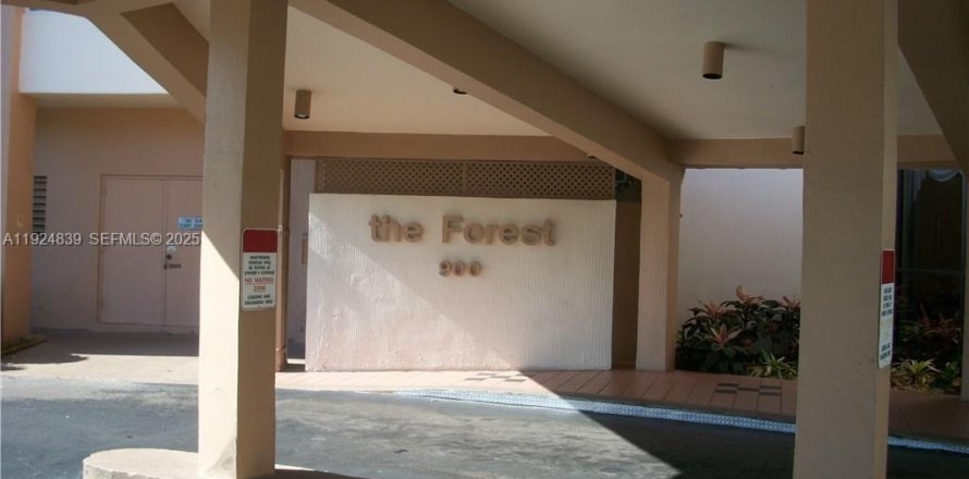 Condo in Pembroke Pines, Florida, 2 bedrooms  № 1982840