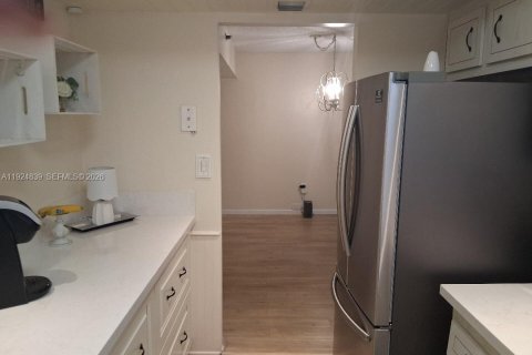 Condo in Pembroke Pines, Florida, 2 bedrooms  № 1982840 - photo 9