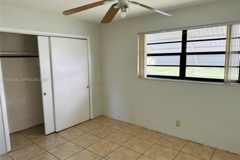 House in Hallandale Beach, Florida 2 bedrooms, 81.29 sq.m. № 1983007 - photo 8