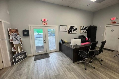 Commercial property in Margate, Florida № 2069634 - photo 6