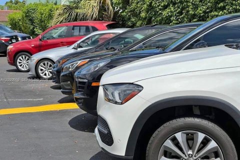 Commercial property in Margate, Florida № 2069634