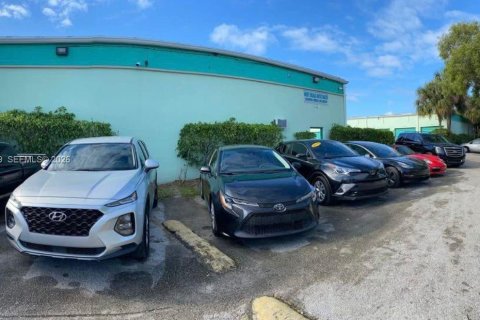 Commercial property in Margate, Florida № 2069634 - photo 2