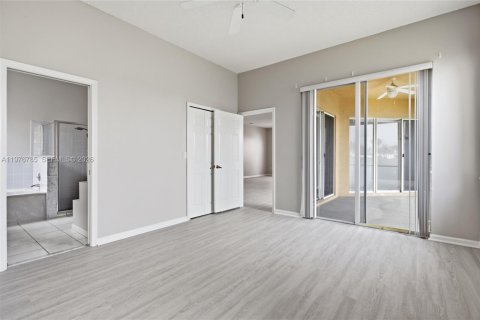 House in Homestead, Florida 4 bedrooms, 163.97 sq.m. № 2040569 - photo 23