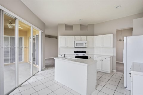 House in Homestead, Florida 4 bedrooms, 163.97 sq.m. № 2040569 - photo 5