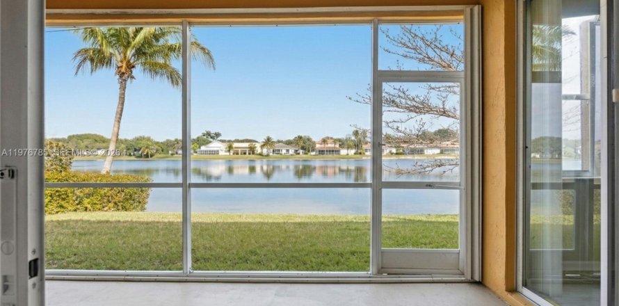 House in Homestead, Florida 4 bedrooms, 163.97 sq.m. № 2040569