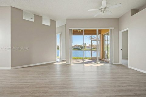 House in Homestead, Florida 4 bedrooms, 163.97 sq.m. № 2040569 - photo 6