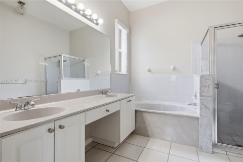 House in Homestead, Florida 4 bedrooms, 163.97 sq.m. № 2040569 - photo 12