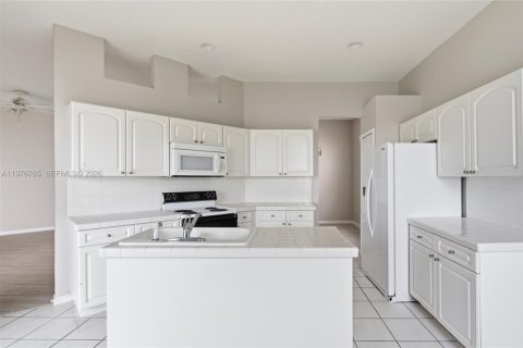 House in Homestead, Florida 4 bedrooms, 163.97 sq.m. № 2040569 - photo 20