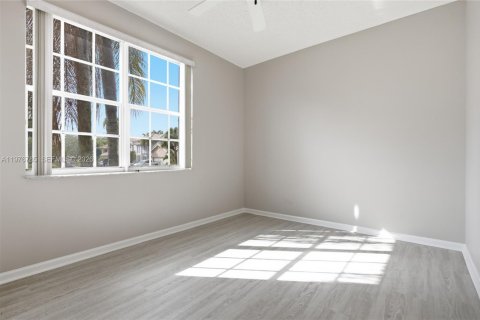 House in Homestead, Florida 4 bedrooms, 163.97 sq.m. № 2040569 - photo 27