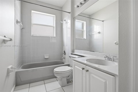 House in Homestead, Florida 4 bedrooms, 163.97 sq.m. № 2040569 - photo 30