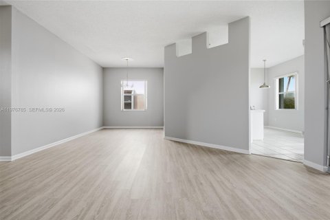 House in Homestead, Florida 4 bedrooms, 163.97 sq.m. № 2040569 - photo 15