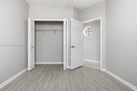 House in Homestead, Florida 4 bedrooms, 163.97 sq.m. № 2040569 - photo 25