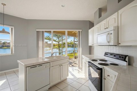 House in Homestead, Florida 4 bedrooms, 163.97 sq.m. № 2040569 - photo 4