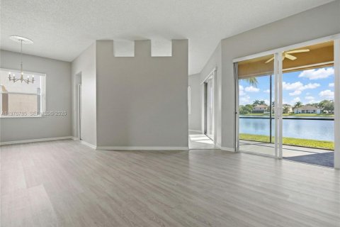 House in Homestead, Florida 4 bedrooms, 163.97 sq.m. № 2040569 - photo 9