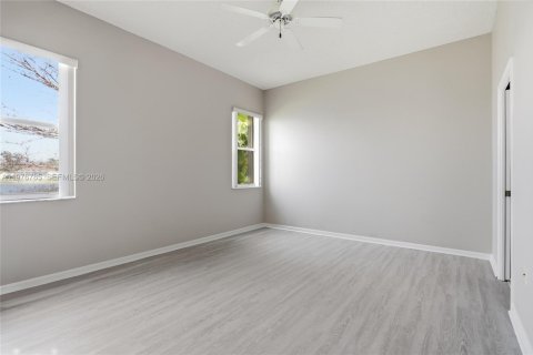 House in Homestead, Florida 4 bedrooms, 163.97 sq.m. № 2040569 - photo 22