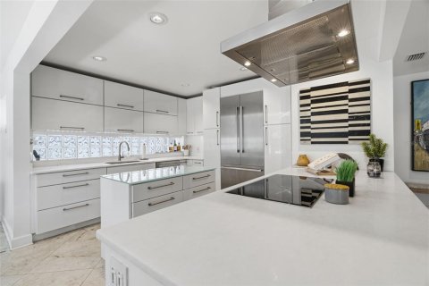 Villa ou maison à vendre à Tampa, Floride: 3 chambres, 214.98 m2 № 2306613 - photo 10