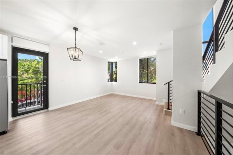Touwnhouse à louer à Miami, Floride: 3 chambres, 144.18 m2 № 1921661 - photo 13