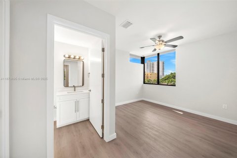 Touwnhouse à louer à Miami, Floride: 3 chambres, 144.18 m2 № 1921661 - photo 19