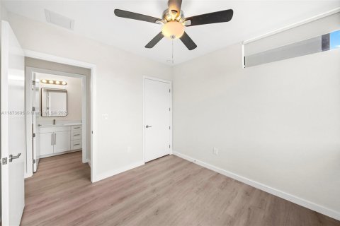 Touwnhouse à louer à Miami, Floride: 3 chambres, 144.18 m2 № 1921661 - photo 15