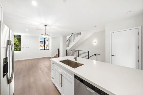 Touwnhouse à louer à Miami, Floride: 3 chambres, 144.18 m2 № 1921661 - photo 12