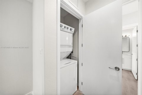 Touwnhouse à louer à Miami, Floride: 3 chambres, 144.18 m2 № 1921661 - photo 17