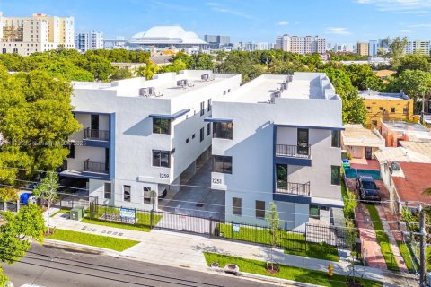 Touwnhouse à louer à Miami, Floride: 3 chambres, 144.18 m2 № 1921661 - photo 5