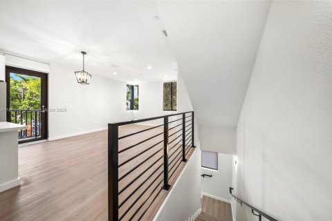 Touwnhouse à louer à Miami, Floride: 3 chambres, 144.18 m2 № 1921661 - photo 9