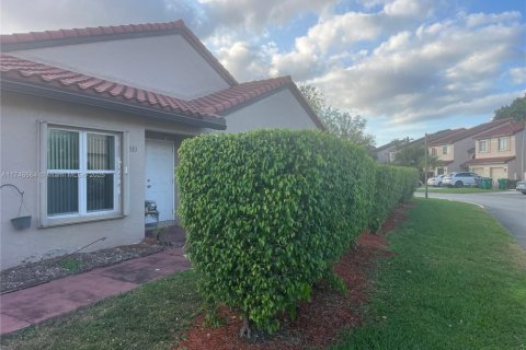 House in Lauderhill, Florida 2 bedrooms, 135.45 sq.m. № 1862575 - photo 3