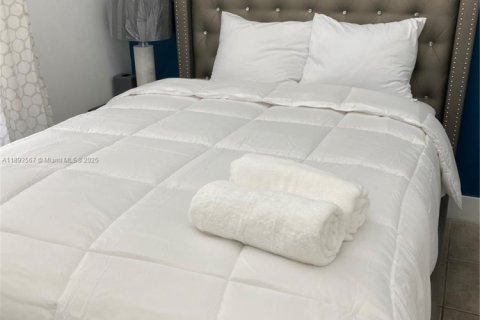 Снять в аренду виллу или дом в Майами, Флорида 4 спальни, 207.45м2, № 1945558 - фото 8