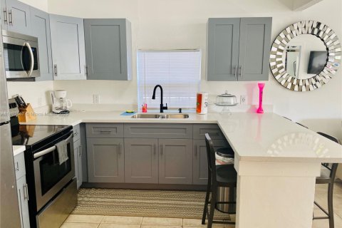 Снять в аренду виллу или дом в Майами, Флорида 4 спальни, 207.45м2, № 1945558 - фото 3