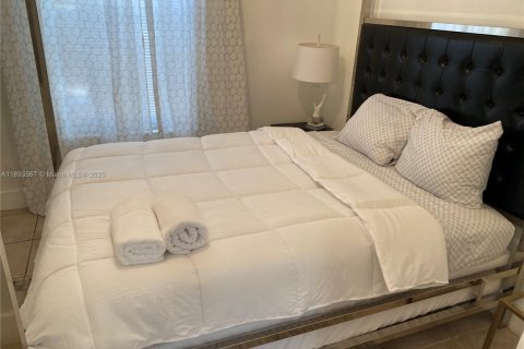 Снять в аренду виллу или дом в Майами, Флорида 4 спальни, 207.45м2, № 1945558 - фото 15