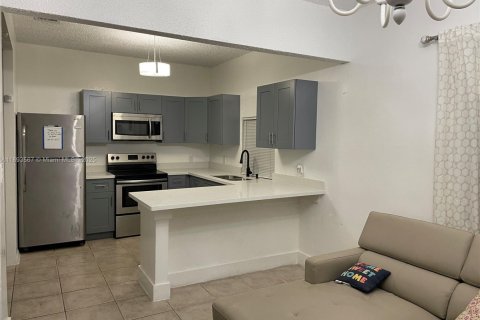 Снять в аренду виллу или дом в Майами, Флорида 4 спальни, 207.45м2, № 1945558 - фото 4