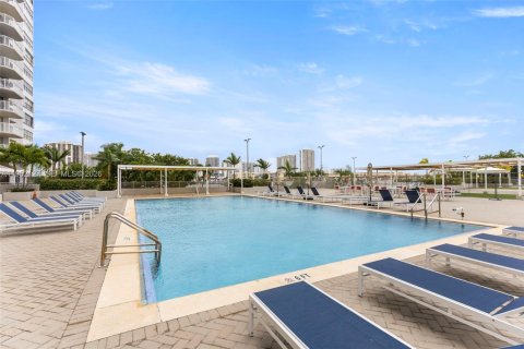 Condominio en alquiler en Aventura, Florida, 1 dormitorio, 145.39 m2 № 2006474 - foto 19