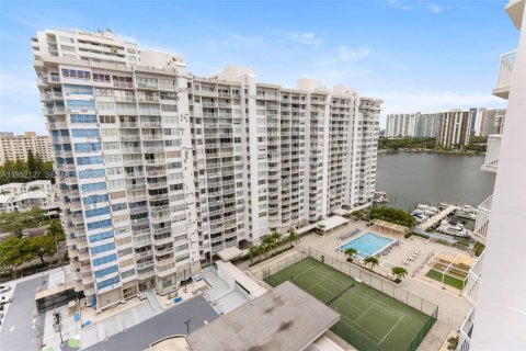 Condominio en alquiler en Aventura, Florida, 1 dormitorio, 145.39 m2 № 2006474 - foto 18